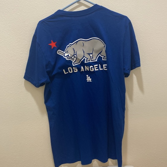 MLB Cali Bear Dodgers shirt. - Picture 2 of 6